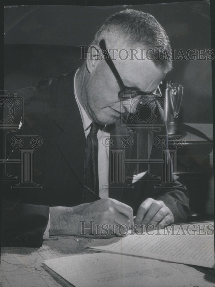 1957 Mayor Will F Nicholson Signs Papers - Historic Images