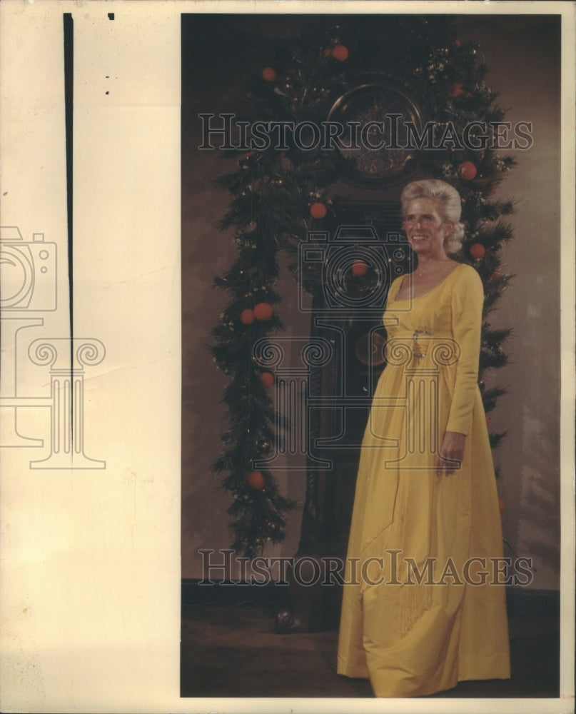 1971 Mrs. Henry Van Schaacj Jr Denver Socia - Historic Images