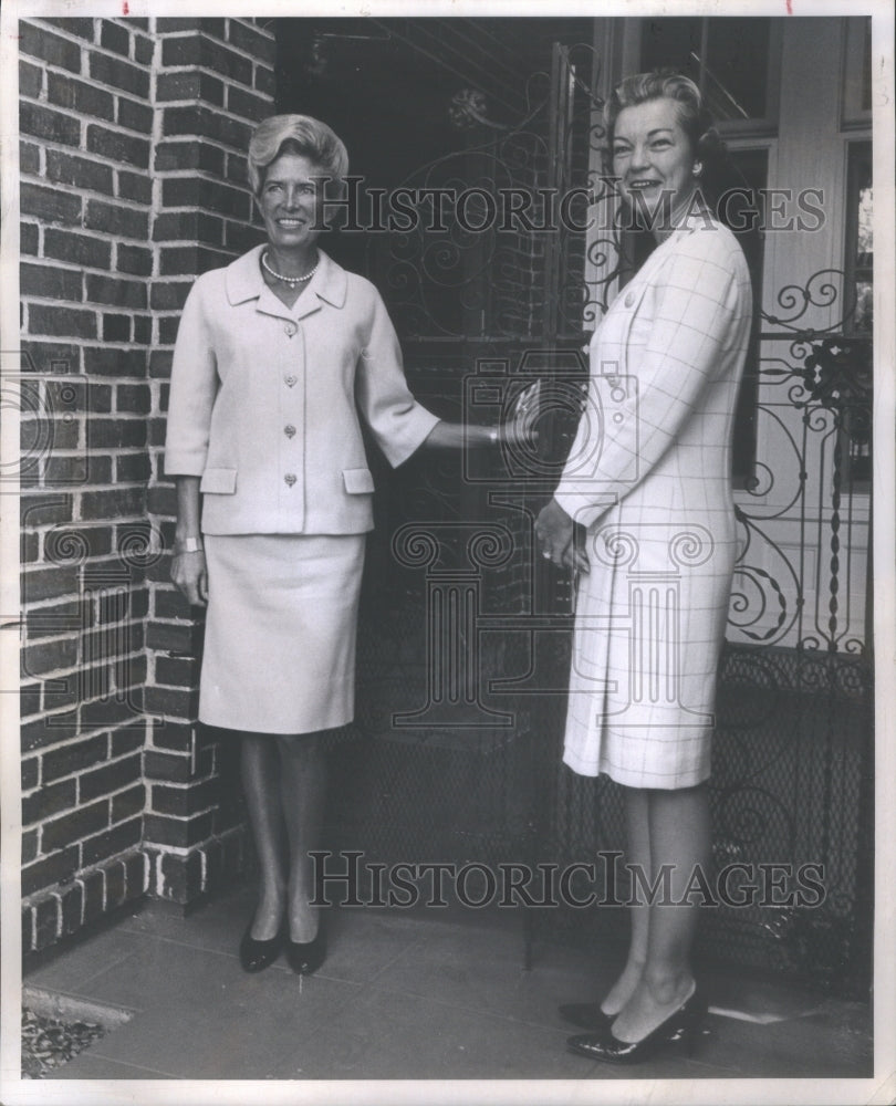 1966 Press Photo Mrs Henry Van Schaack Jr Robert Hawley- RSA10305 - Historic Images
