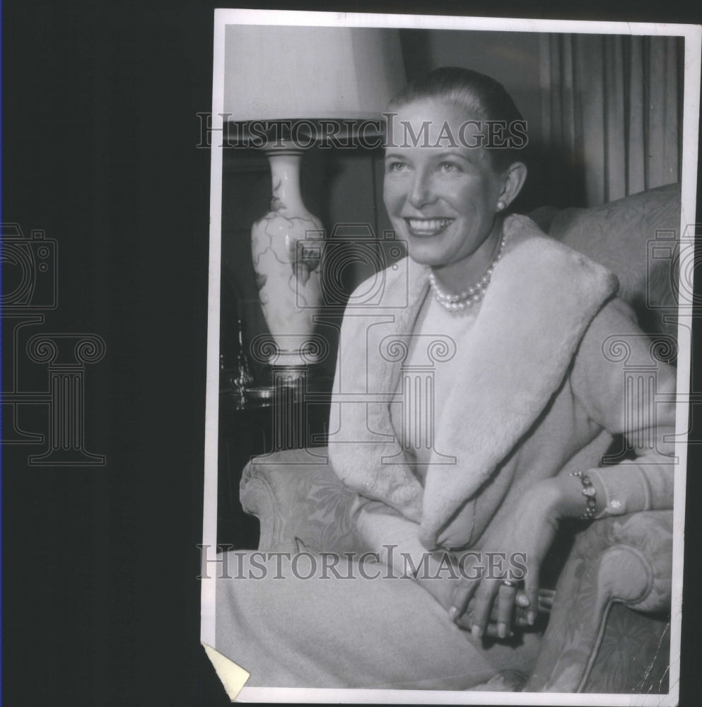 1957 Mrs. Henry C. Van Schaack Jr. (Sociali - Historic Images