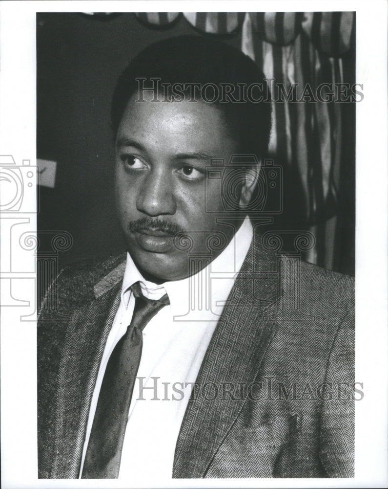 1987 Press Photo Stephen Mack Jones (Author)- RSA10733 - Historic Images