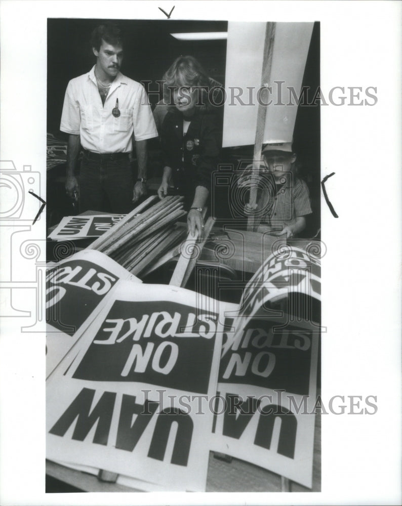 1987 Phyllis Hickman Michael Gazarek strike - Historic Images