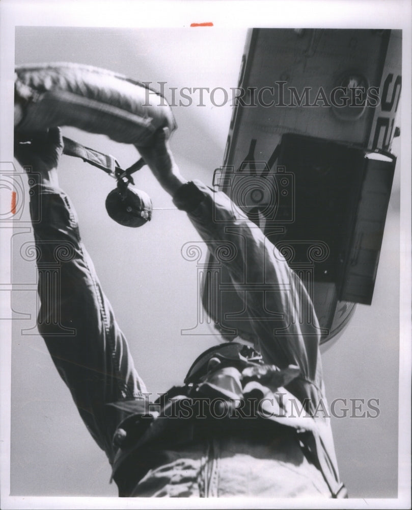 1958 Bertsch reaches Grosse Air sea rescue - Historic Images