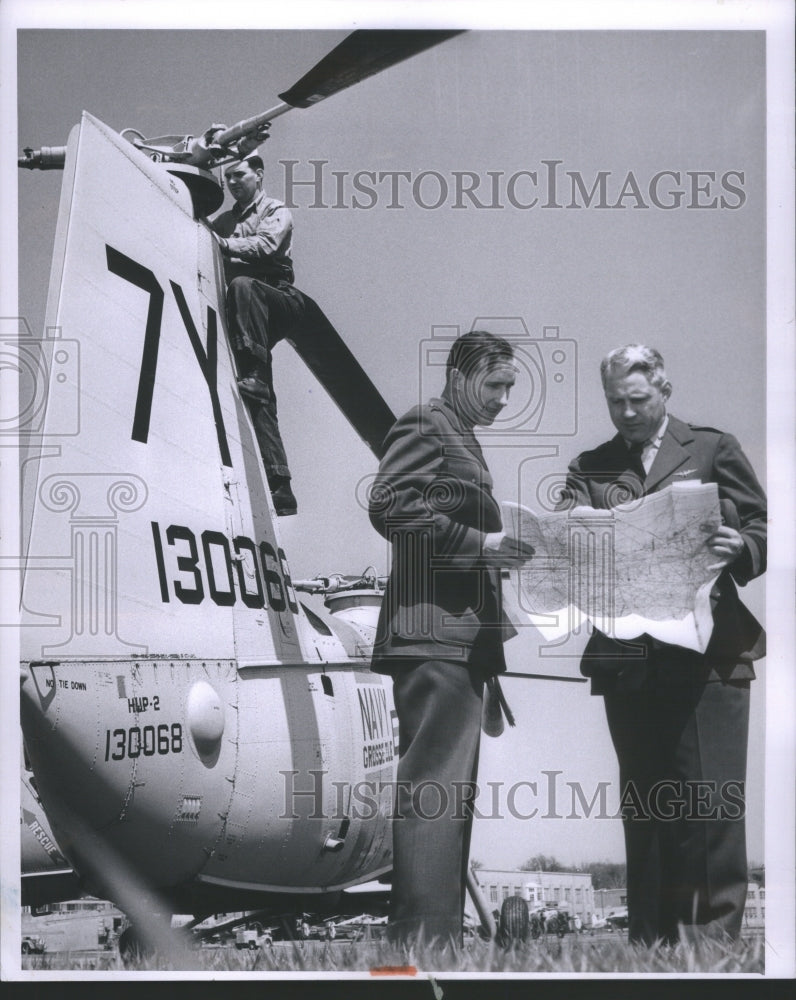 1958 Lt Cdrs Cody Owen Walter Staight plot - Historic Images