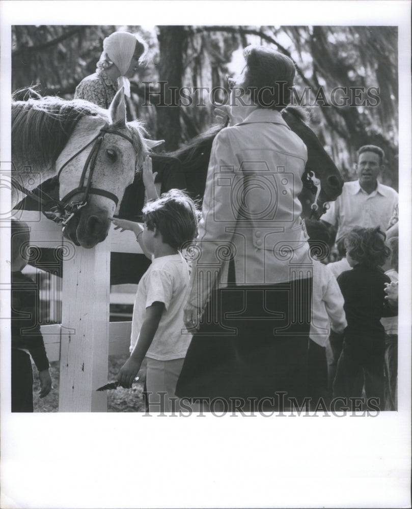 1966, Children Petting Horses At Pine Hurst- RSA11961 - Historic Images