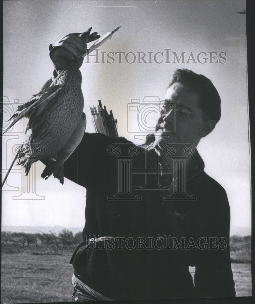 1959 Press Photo Ed Crist Hunting Mallard Arrow- RSA12935 - Historic Images