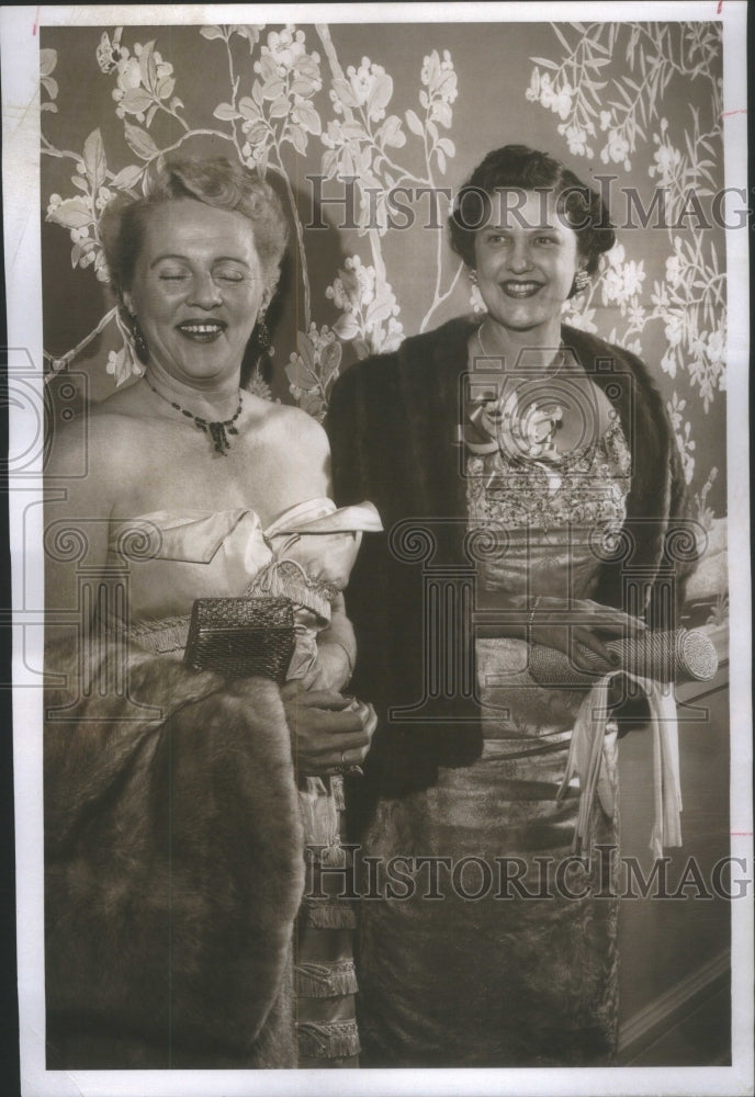 1956, Mrs. Robert Selig and Mrs. Eleanor Gou- RSA12981 - Historic Images