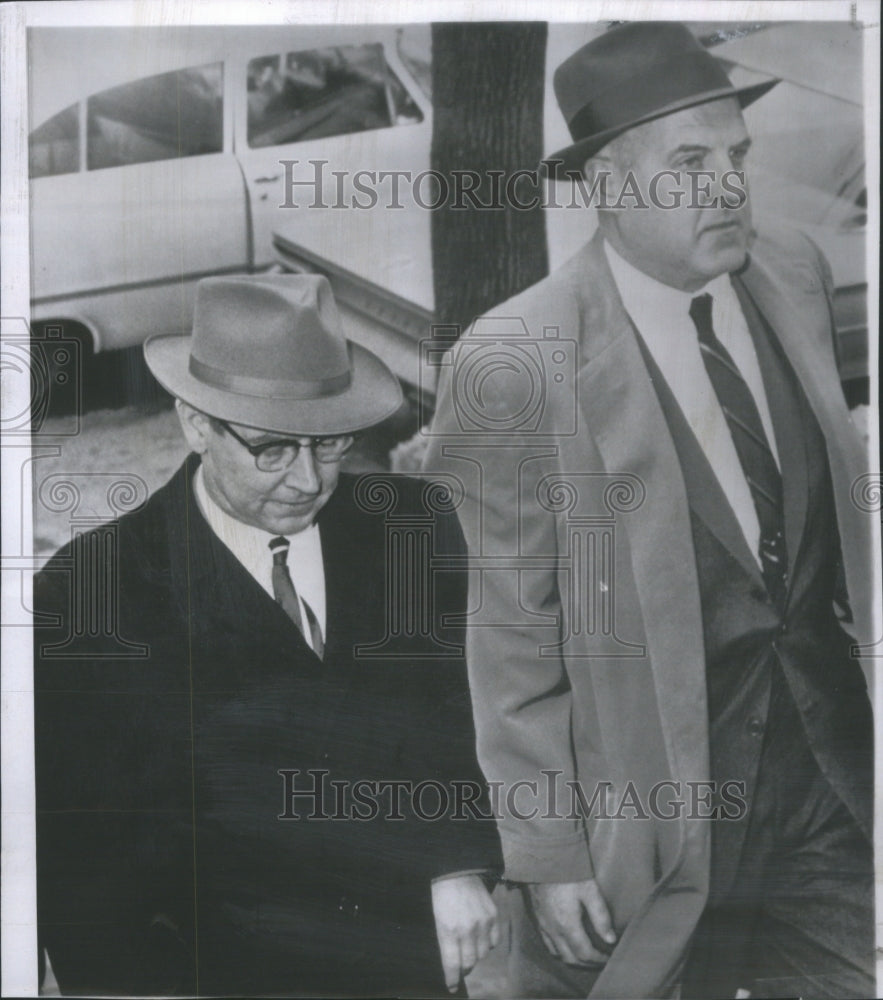 1961 Handcuffed to each other, Lewis Burger - Historic Images