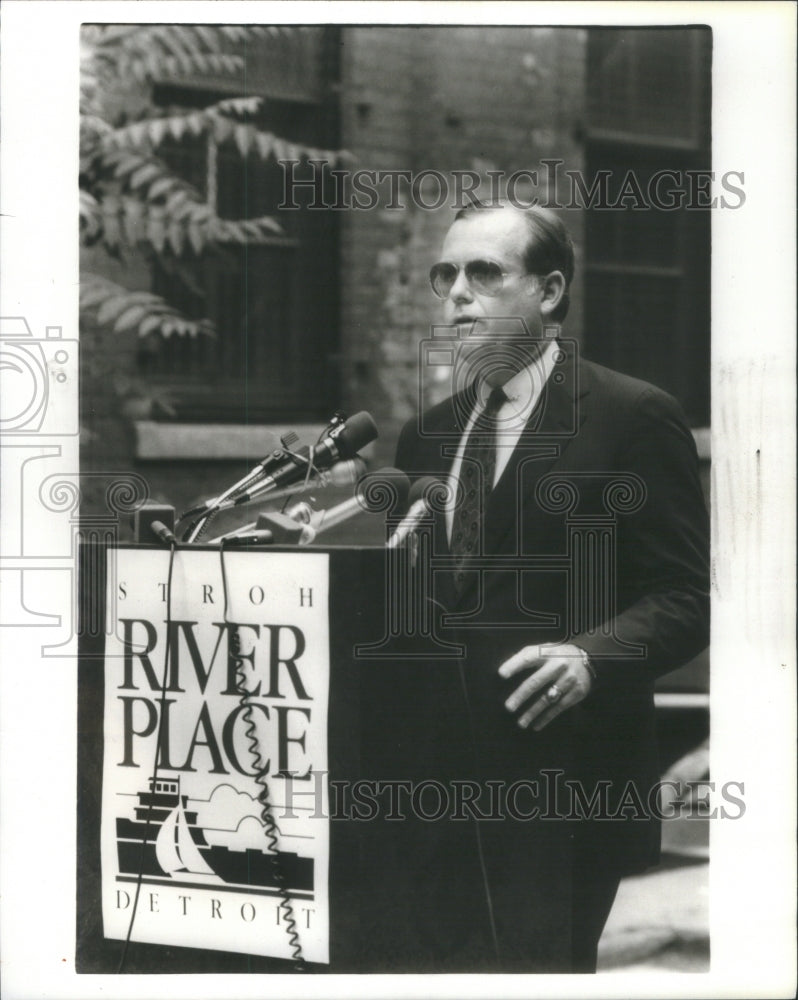 1986 Press Photo Ted Moss Property Owner Stroh River Pl- RSA13279 - Historic Images