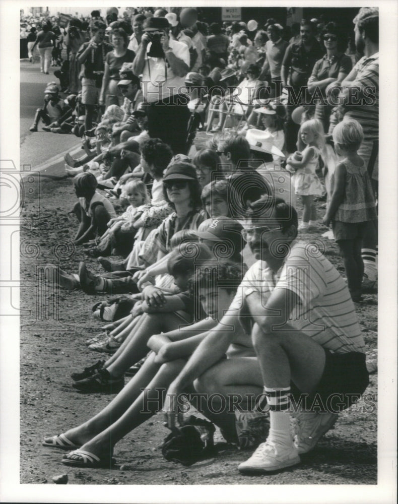1986 Crowd Lakewood Parade band watch girl - Historic Images