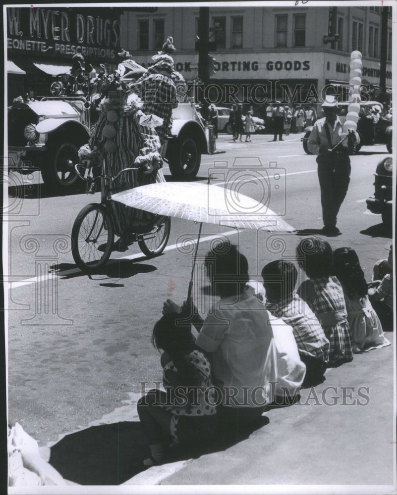 1961 Press Photo Clowns provided chuckles at American L- RSA14169 - Historic Images