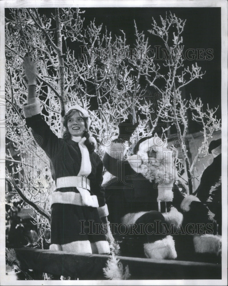 1978 Santa Hecper Pose Parades - Historic Images