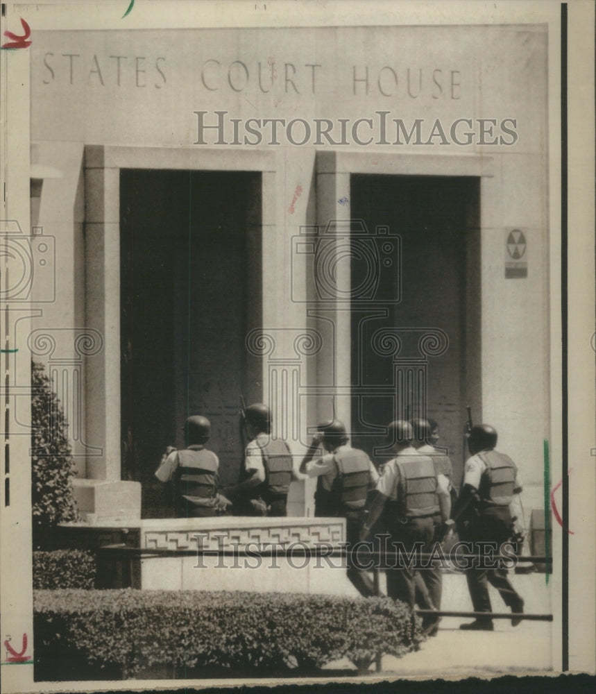 1974 Press Photo US District Court Armed Police Protect- RSA14351 - Historic Images