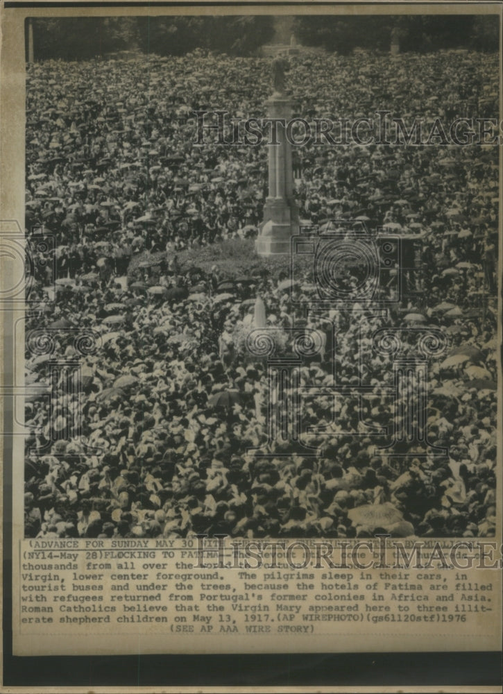 1917 Religious Portugal crowd Virgin meet - Historic Images