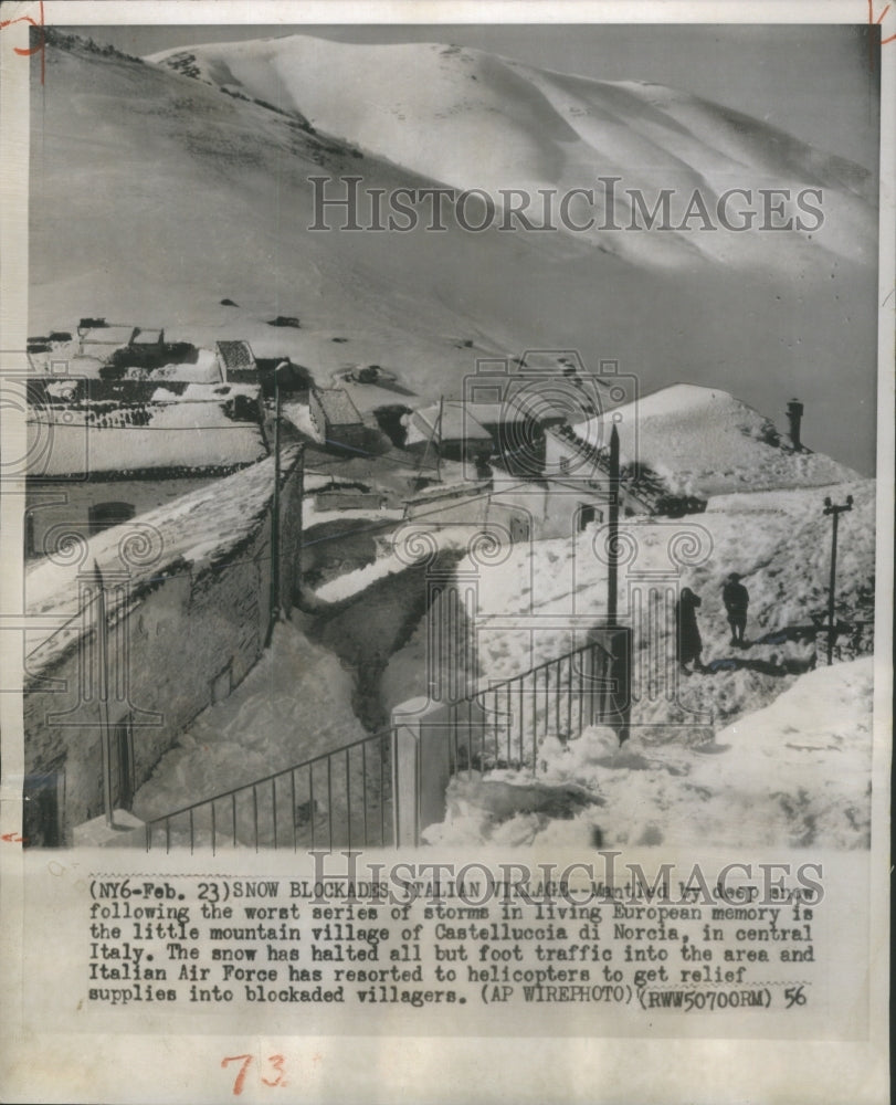 1956 Press Photo Snow Blocks Italian Village Of Castell- RSA14363 - Historic Images