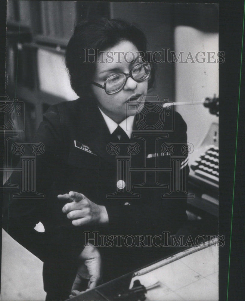 1976 Press Photo Cathy Quintana Wearing Coast Guard&#39;s D- RSA14681 - Historic Images