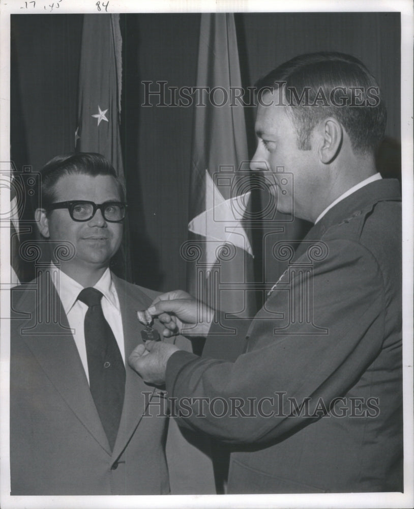 1973 Press Photo Brig. Gen. William P. Comstock- RSA14831 - Historic Images