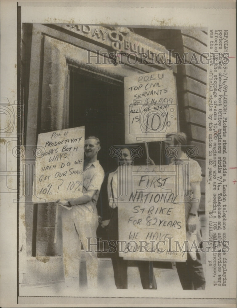 1969 Press Photo Great Britain Post Office Engineers St- RSA15207 - Historic Images