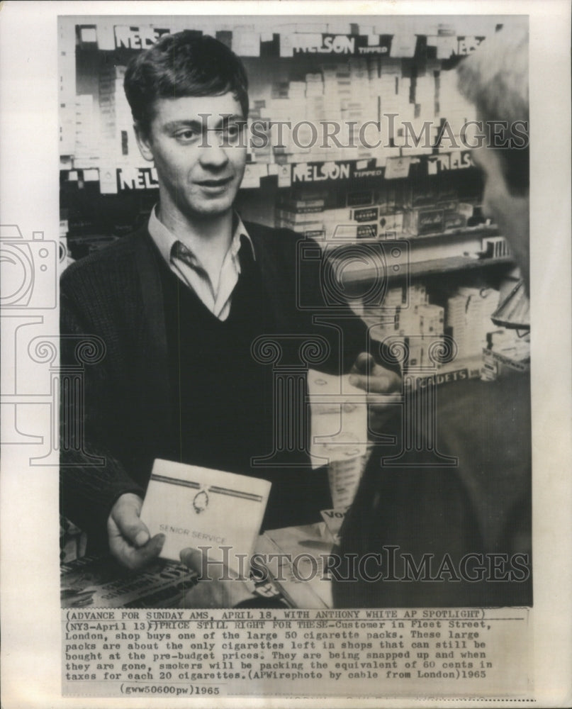 1965 Cigarette Shop Fleet Street London - Historic Images