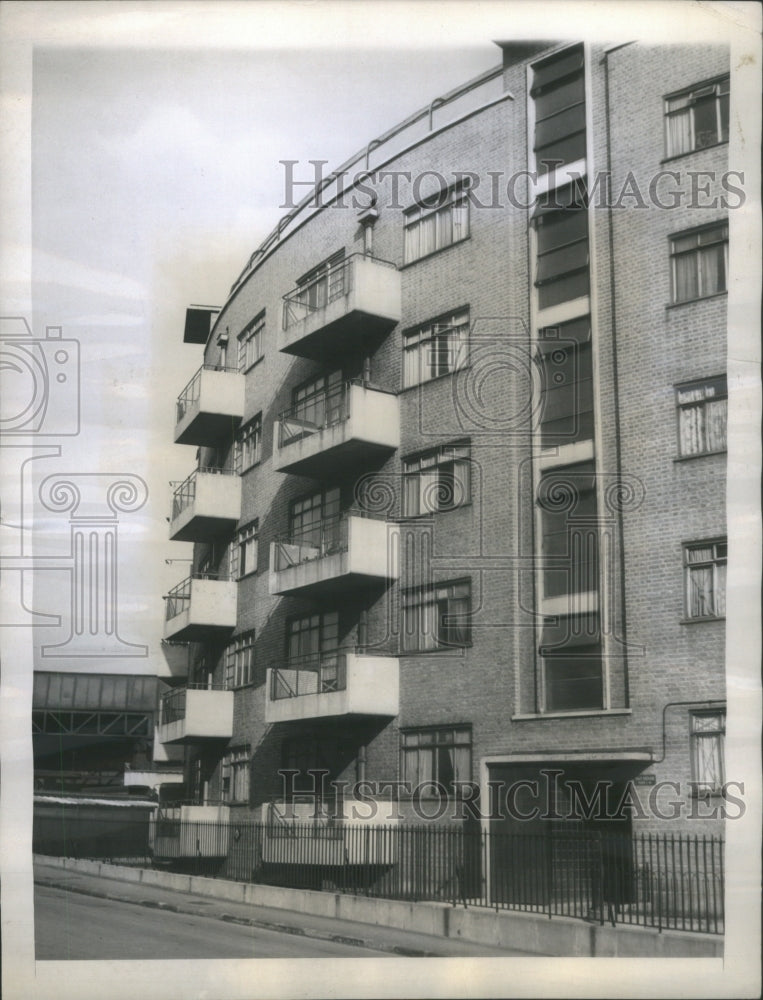 1943 London War slum clearance program - Historic Images