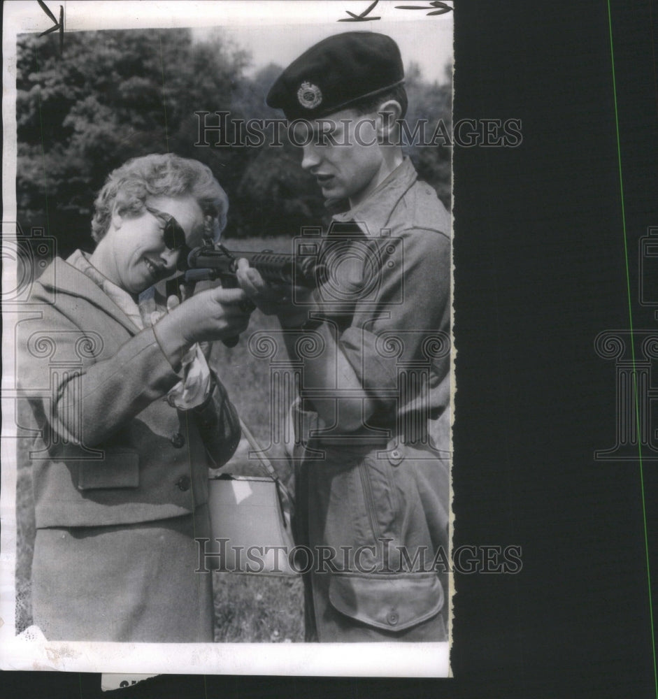 1962 Olwen Billett sub machine gun Eric-Historic Images