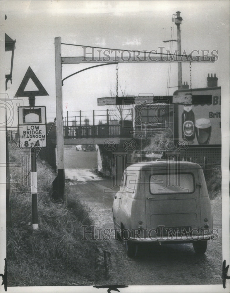 1959 A Road Marker Warns Trucks - Historic Images