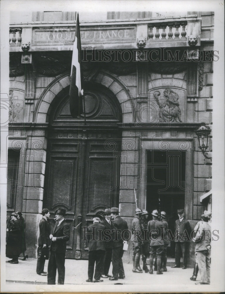 1935, Bank Paris France Scene soldier guard- RSA15711 - Historic Images