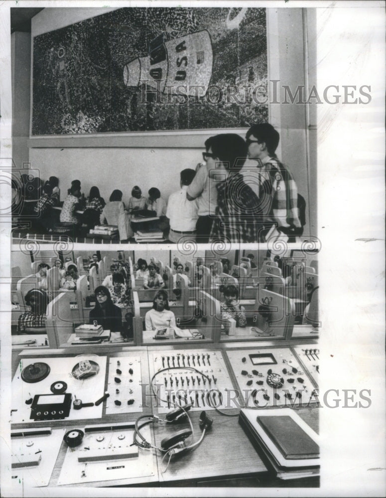 1966 Press Photo Nova educational experiment Broadway- RSA16015 - Historic Images