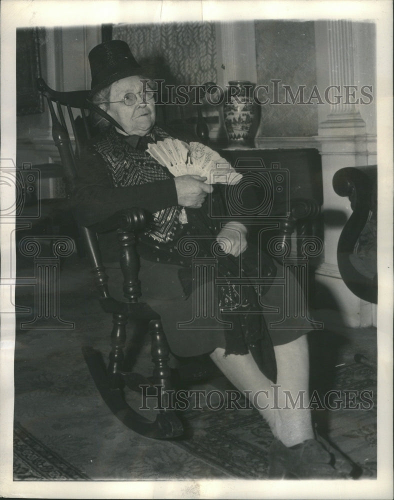 1945 6th Generation Salem Descendant Mrs. H-Historic Images