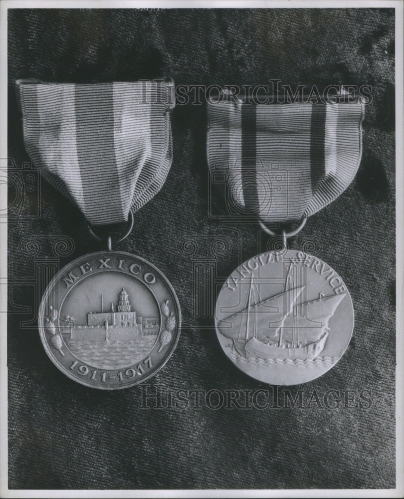 Undated Press Photo Mexican Service Medal Yangtze Service- RSA16783- Historic Images