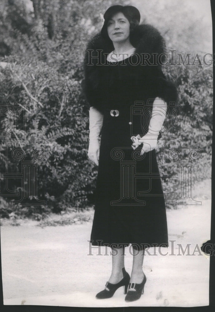 1933 Press Photo Joe Schaefer beautiful Pose Ground- RSA16953 - Historic Images