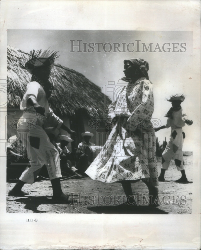 1958 Press Photo Dancing rhythms Latin African Dutch - Historic Images