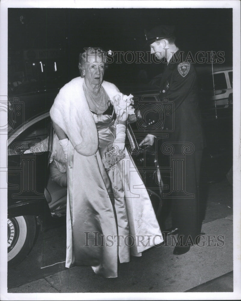 1967 Press Photo Mrs Dodge escorted Police Car- RSA18379 - Historic Images