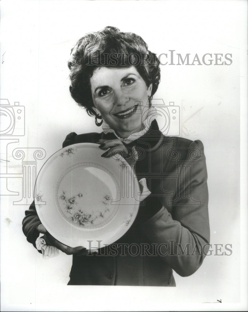 1982 Press Photo Jo Ann Johnson Nancy Reagan Double.- RSA18387 - Historic Images