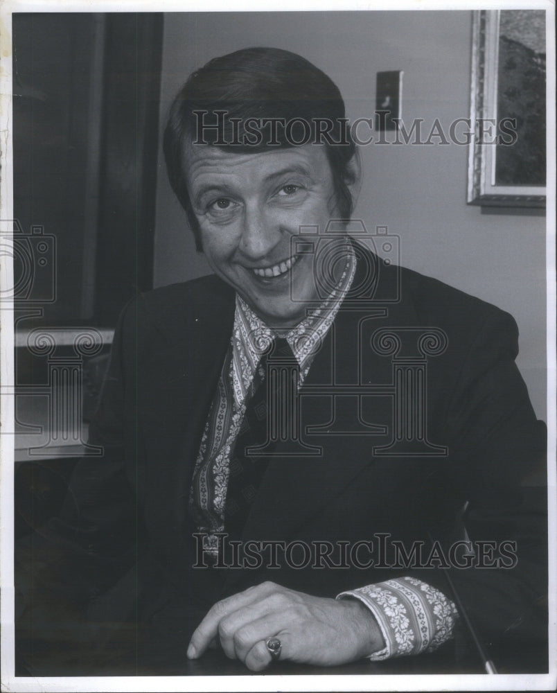 1971 Press Photo Joe Finan Radio Show Host- RSA18567 - Historic Images