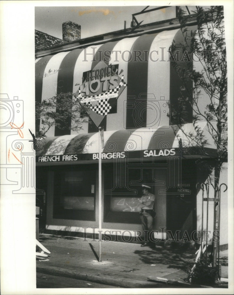 1986 Herbies Hots eating Establishment Gree - Historic Images