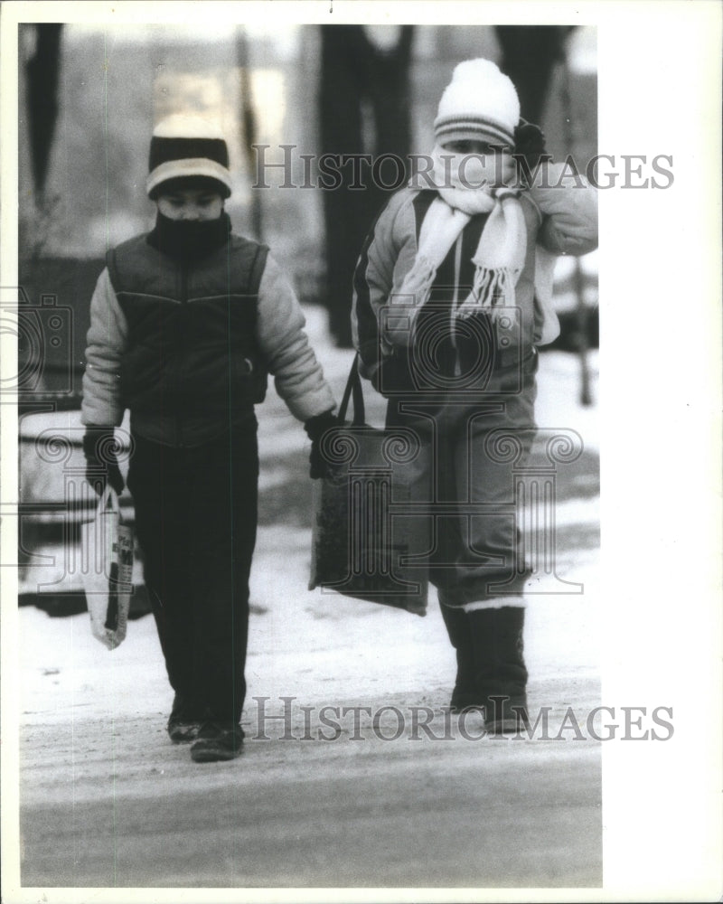 1983 Bundles Schoolchildren Make Their Way - Historic Images