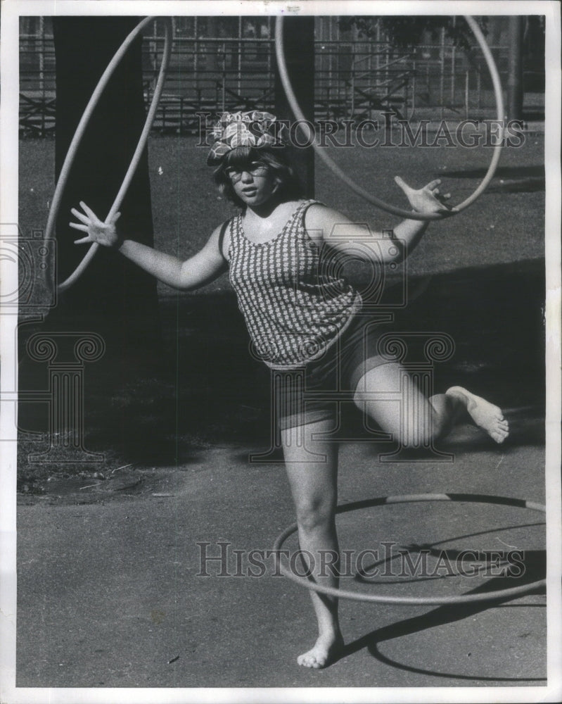 1974 Cheryl Johnson Hula Hoops twirling  Mc-Historic Images