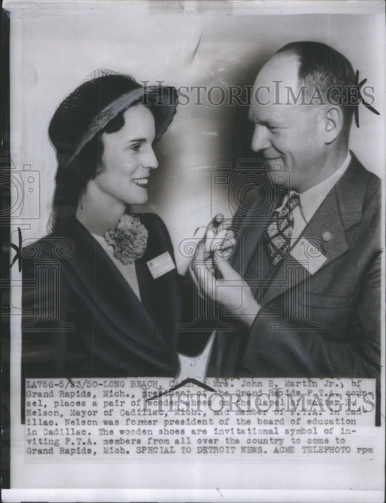 1950 Press Photo Mrs.John B Martin & Walter H. Nelson- RSA19723 - Historic Images