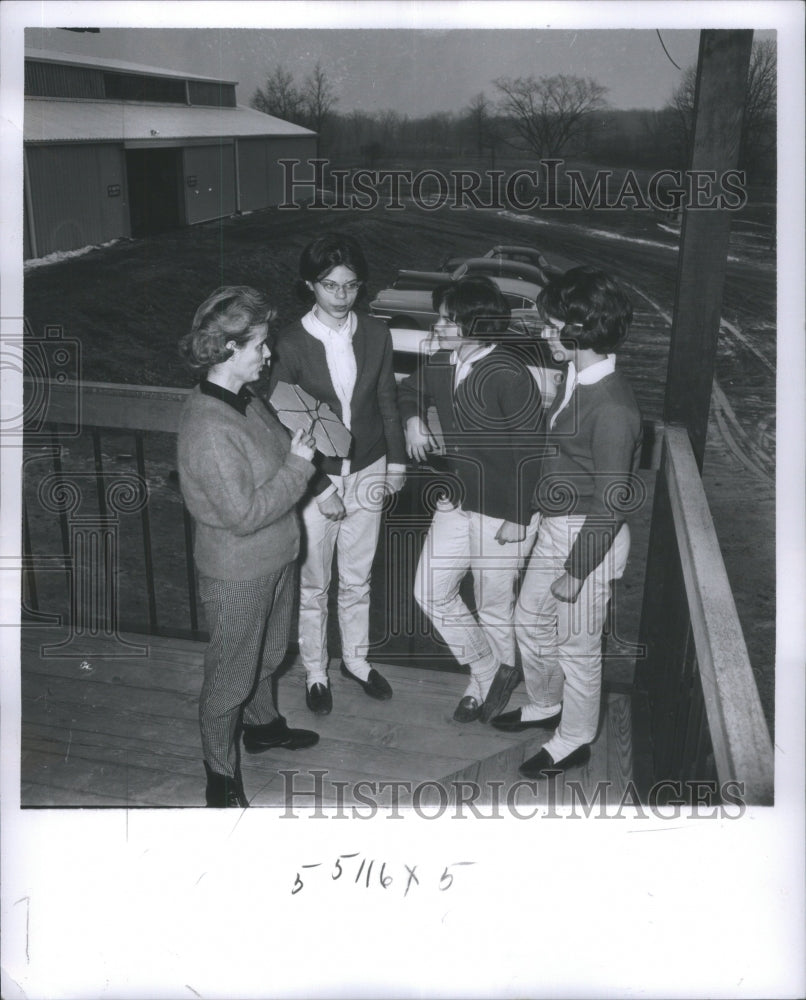 1964 Press Photo Girl Scouts Detroit- RSA19891 - Historic Images