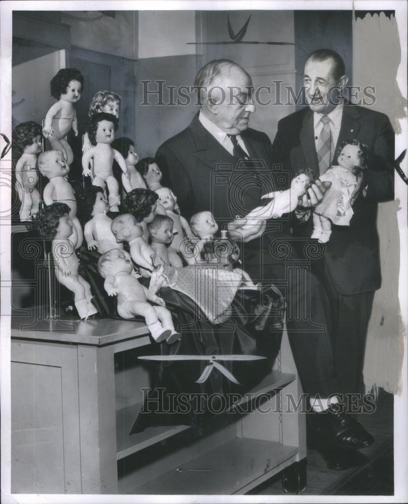 1955 Press Photo old newspaper boys in Detroit- RSA20221 - Historic Images