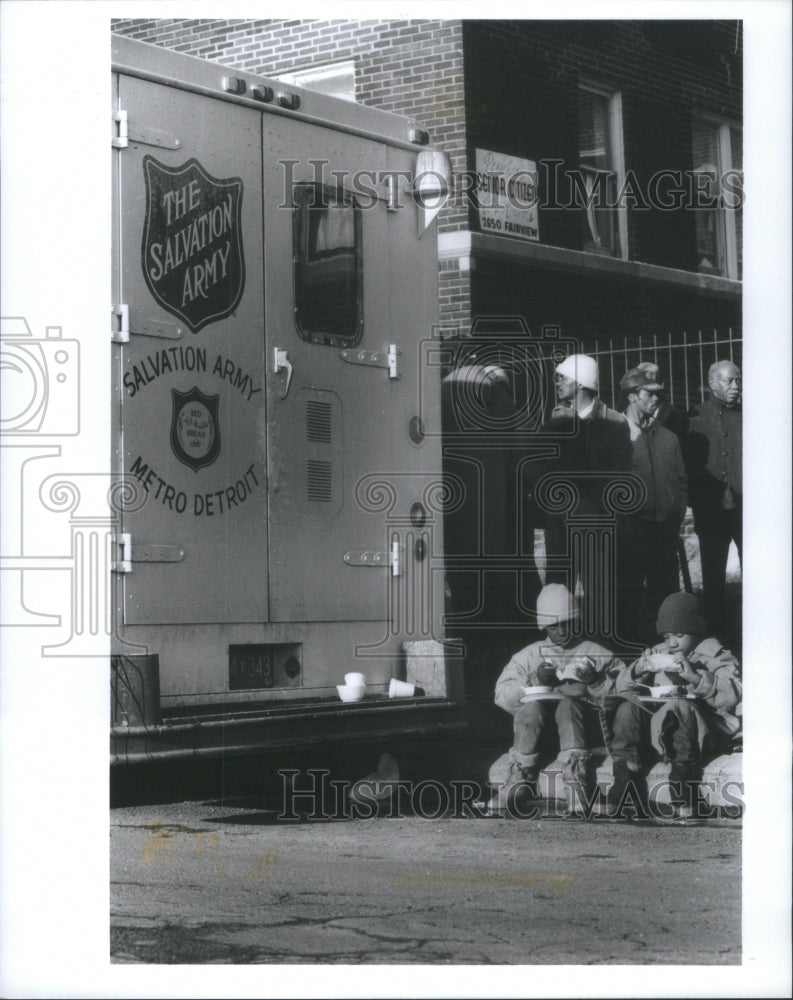 1990 Salvation Meals on Wheels Program Truc - Historic Images