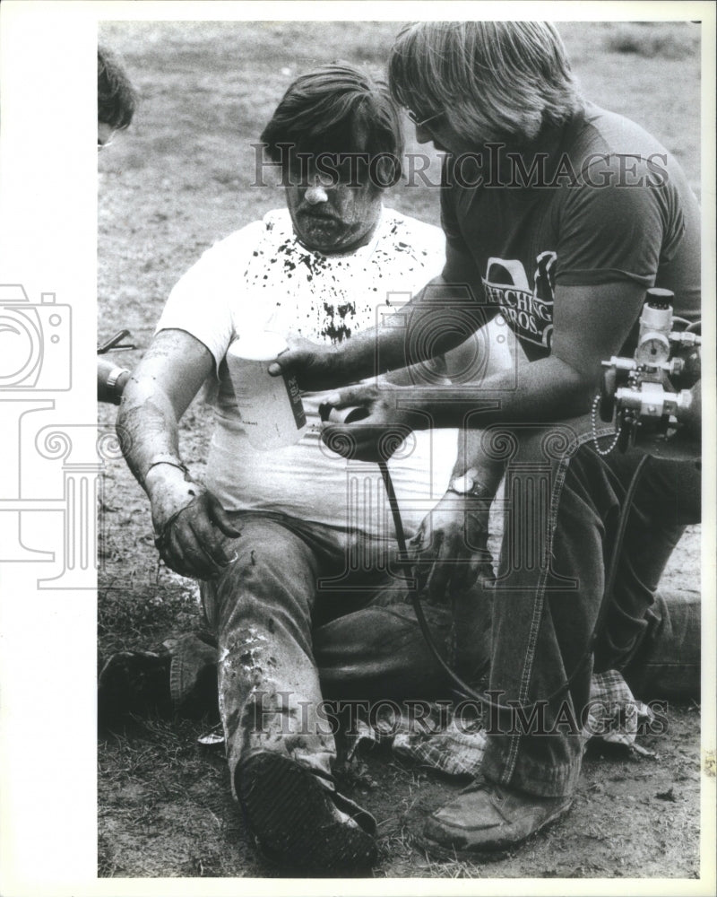 1983 Dave Davis Paramedics Work Ground Badl - Historic Images