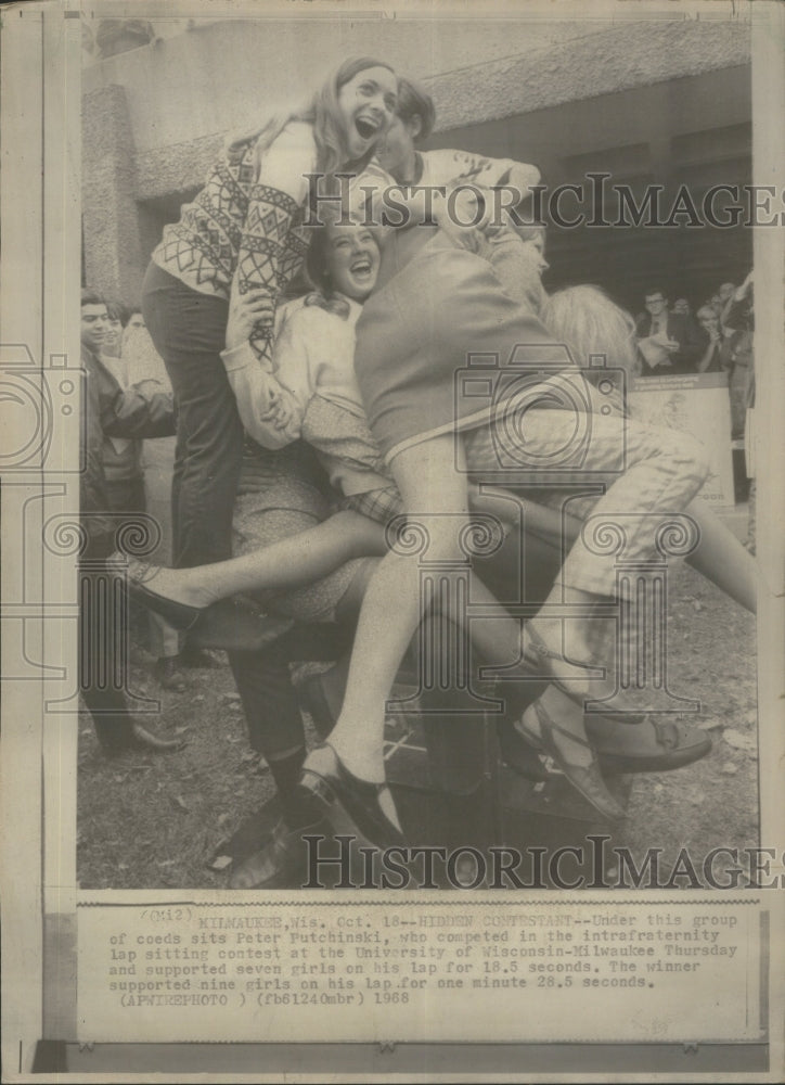 1968 Press Photo Peter Putchinski National Fads Lap Sit- RSA20689 - Historic Images