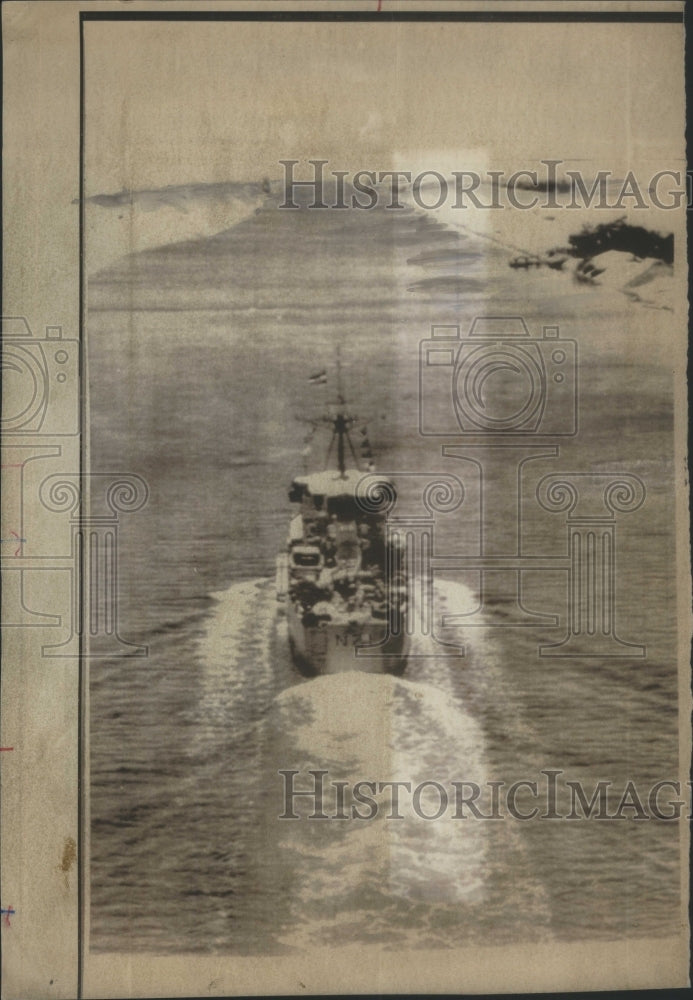 1974 Press Photo British First Navigation Command Vesse - Historic Images