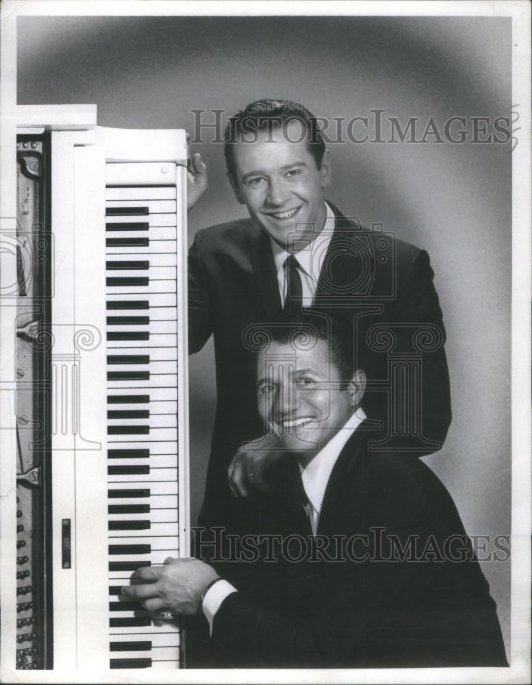 1967 George Carlin Buddy Greco Singer Piani - Historic Images