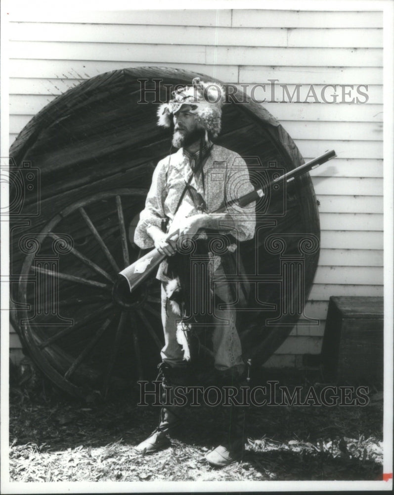 1985 Press Photo Dan Bornman American Film TV Actor Fol- RSA20981 - Historic Images