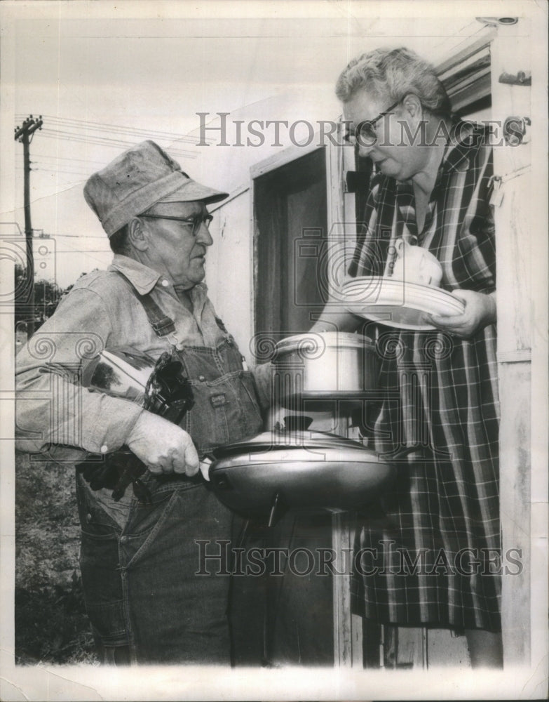 1959 Press Photo Long Harvest Ahead For Roy Leaming- RSA21177 - Historic Images