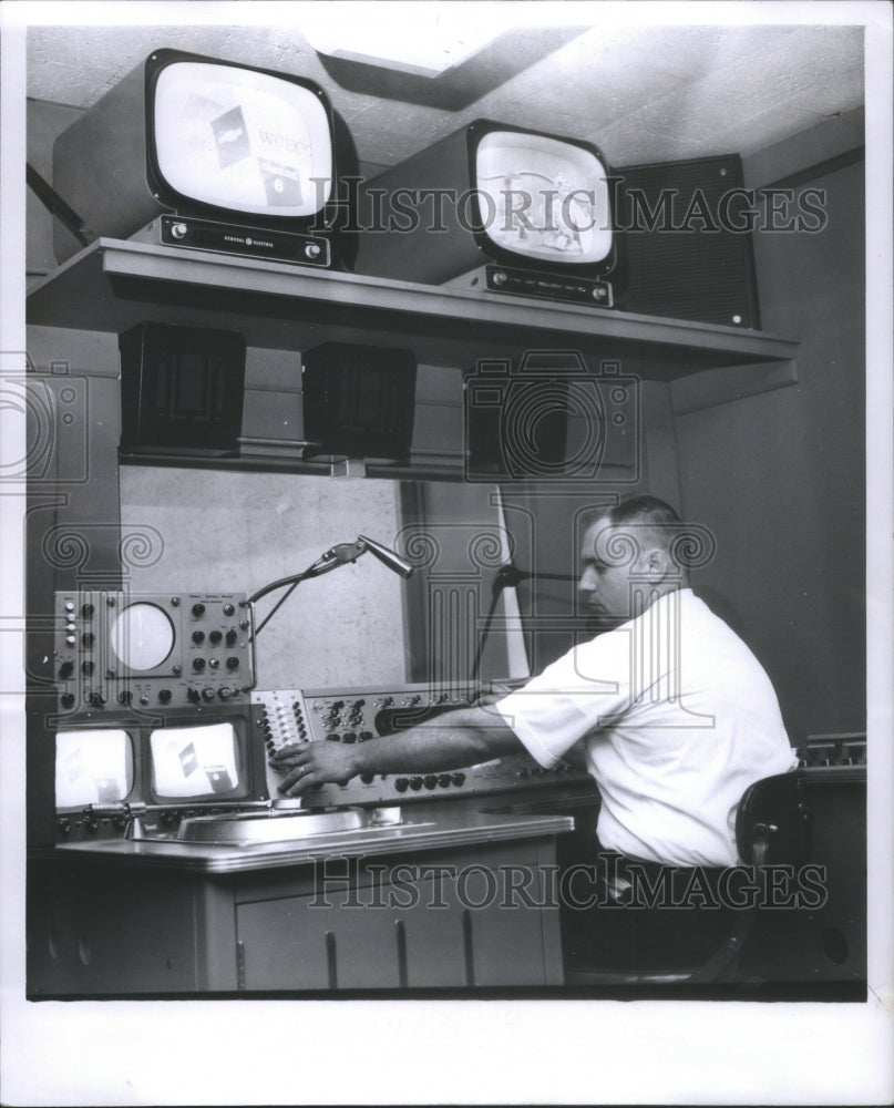 1962 Assistant Engineer Richard Earl Pipes - Historic Images