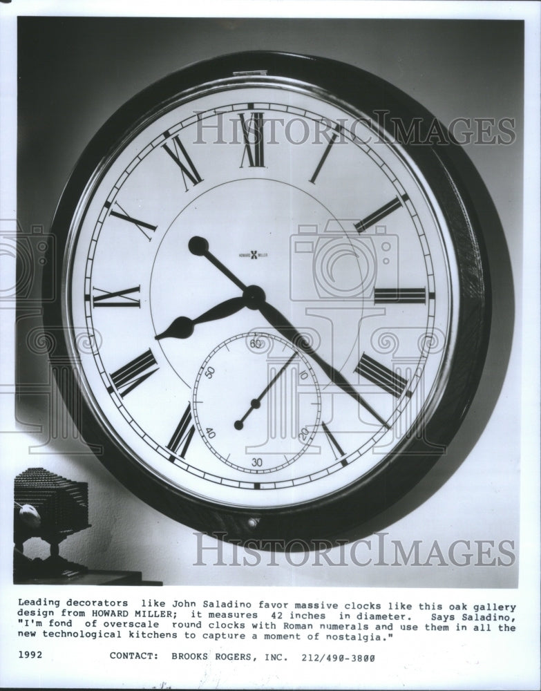 1992 Press Photo Big Round Clock- RSA21473 - Historic Images